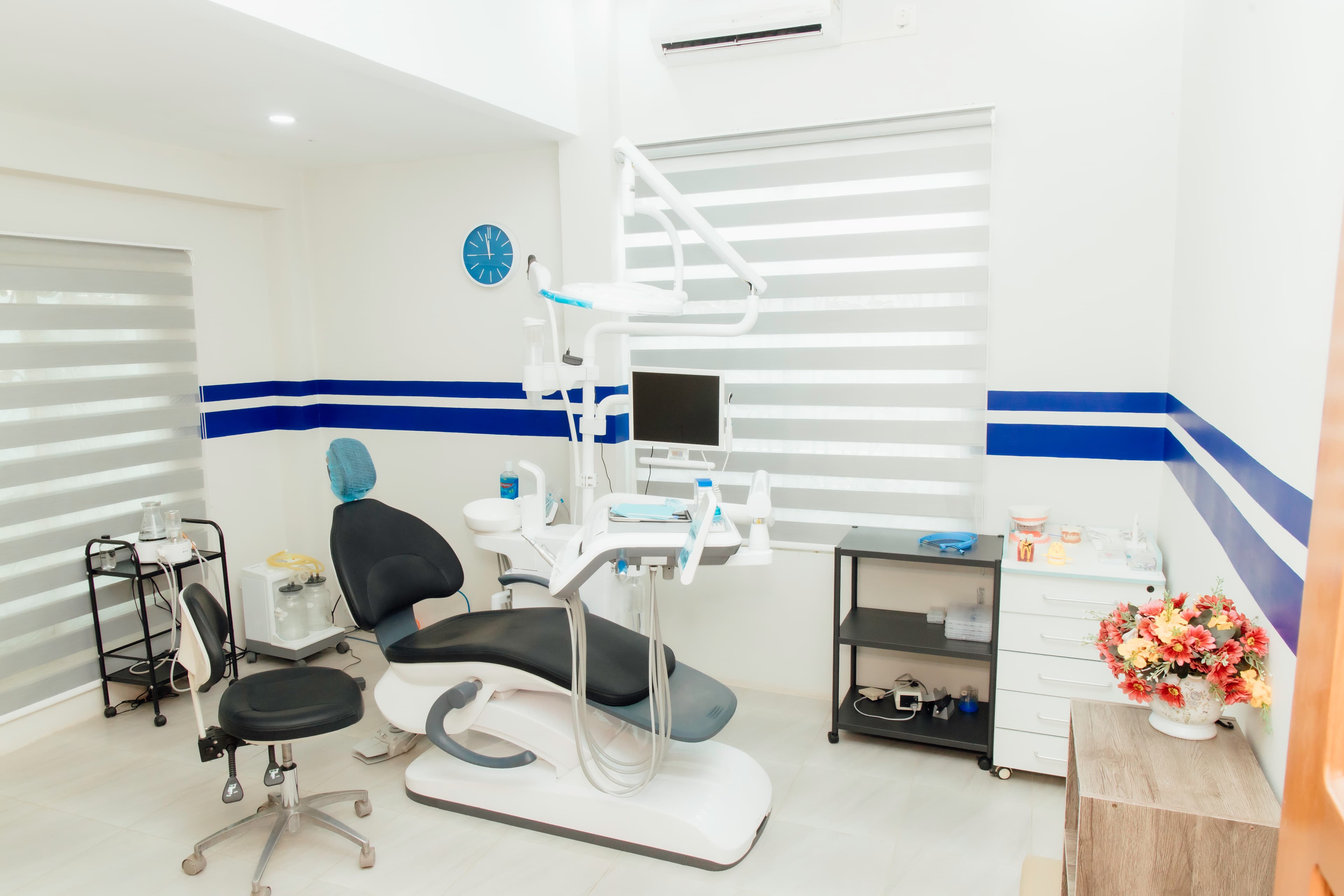 Dental treatment room 1